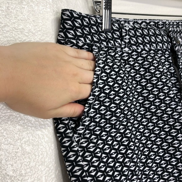 A.n.a Black and White Triangle Shorts - Picture 4 of 6